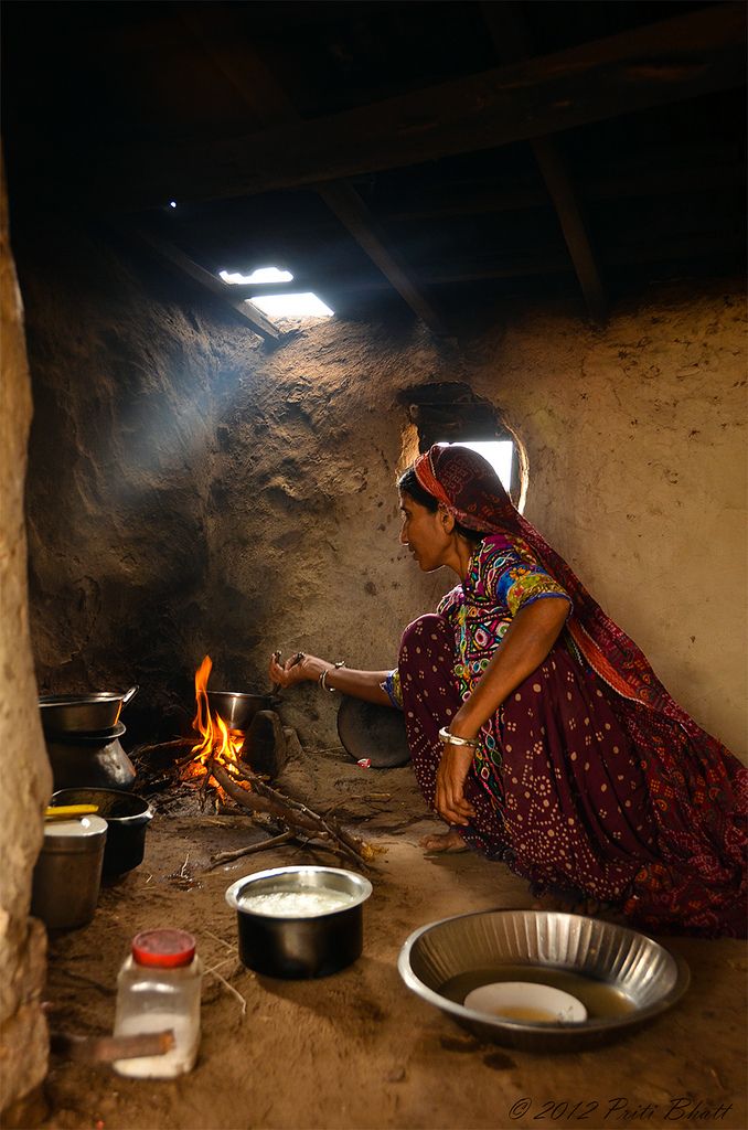 गांव में पक्का मकान बनाने के लिए लड़कों को कच्ची उम्र में घर छोड़ना पड़ता है।