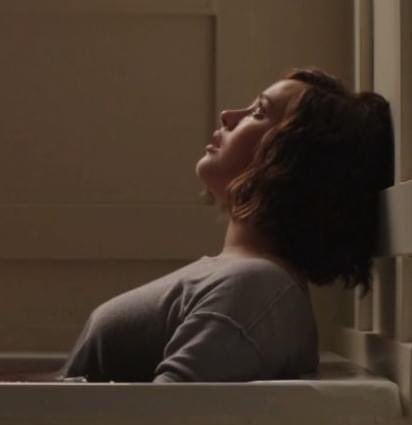 4ip4d3's tweet photo. los que no vieron 13 reasons why en 2017 jamás sabrán lo que fue ver la escena completa de hannah en la bañera porque ya la borraron y censuraron de netflix https://t.co/j3LJIIgtPO