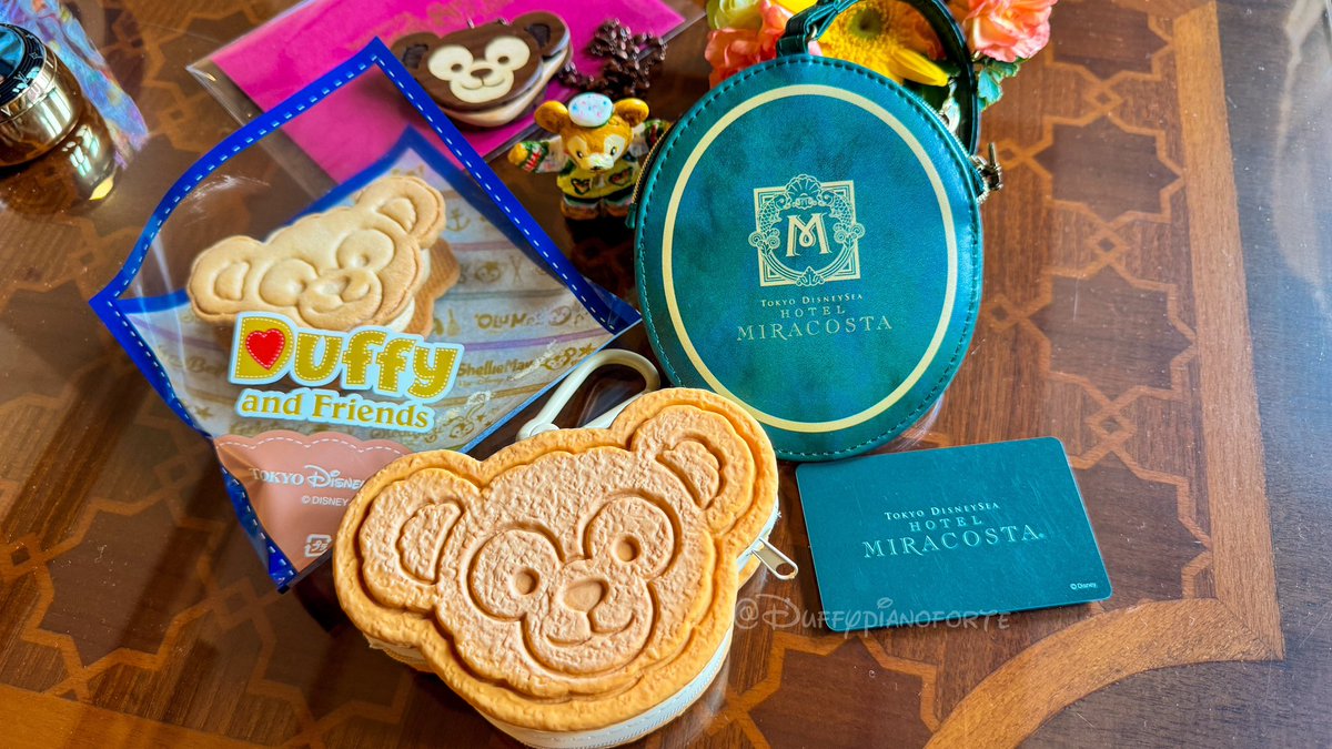 グッズなどを購入し、お部屋に戻りました。
クッキーサンドのスーベニア、カワイイ♪
O社のお偉い方がスタンバイ入店の様子を見ていた。