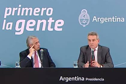 MalvidoGimenez's tweet photo. DONDE APRETÁS UN POCO SALE PUS.
El ex-presidente @alferdez y laboratorios "amigos" habrían estafado al gobierno nacional en más de $69.000 millones en compra directa sin control ni revisión. Surge de las auditorías que realiza el Gobierno de @JMilei.
Un delincuente.