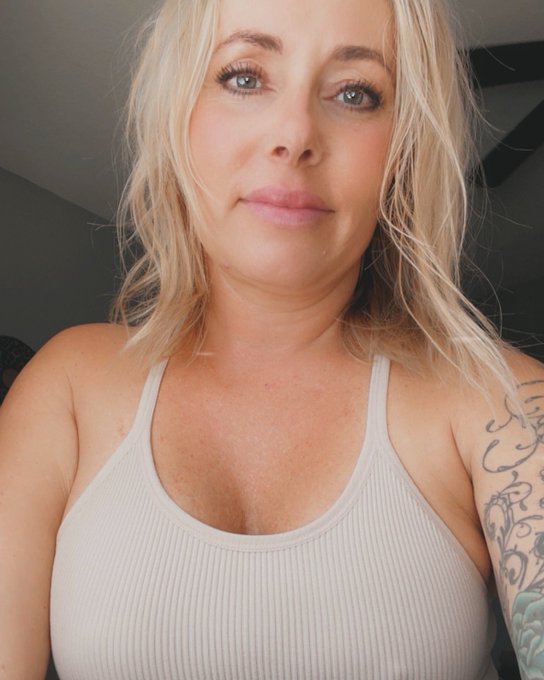 Happy Easter to all my peeps 🐥 https://t.co/1dPEtWI2p8<a href="/tag/mombod"class="tags"><span>#mombod</span></a>
