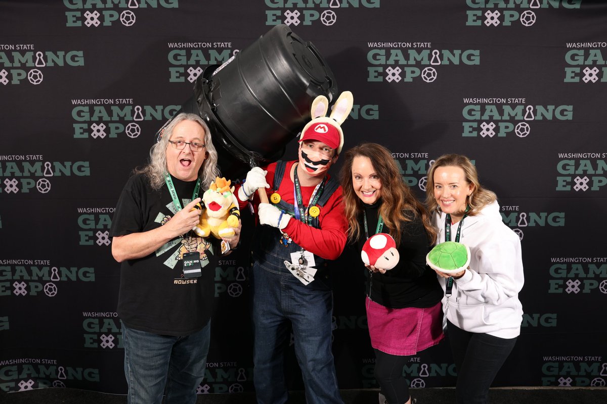 Went to Washington Gaming Expo, got to meet Bowser, Peach, and Rosalina(aka @kennyjamesbowsr @SamanthaKellyP2 and @laurafayesmith)