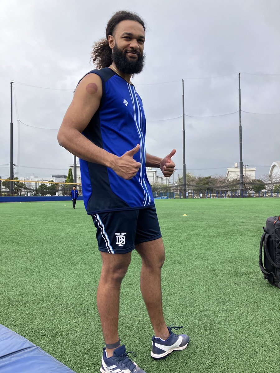 寒くないよ！ちょうどいい！」と、ノースリーブ＆短パンの #ジャクソン