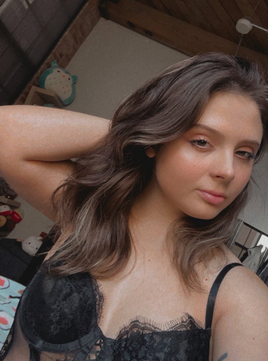 l_elaria's tweet photo. I like to be spoiled while I sleep. 
I want to wake up to a satisfying amount of cashapp notifications.  GET TO IT, pigs 
•
• goddess findom cashcow spoiledbrat kink humanwallet servicesub ballbusting paypig uselessbitch https://t.co/na8wHRq2z1