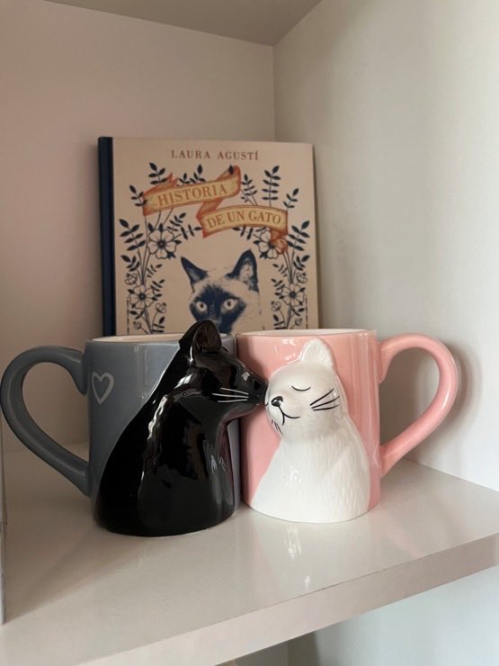 s44nti's tweet image. mi pareja me regaló estas tazas de gatos que al juntarlas se besan 🥹🥹