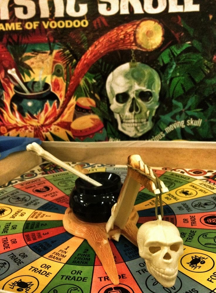 Vintage Mystic Skull board game (1964). Imagine yourself a ‘witch doctor’ who can cast a hex. Each witch doctor tries to fill his opponents’ voodoo dolls with pins while trying to keep his own from being filled.
#boardgame #spookyscarysunday #HorrorCommunity