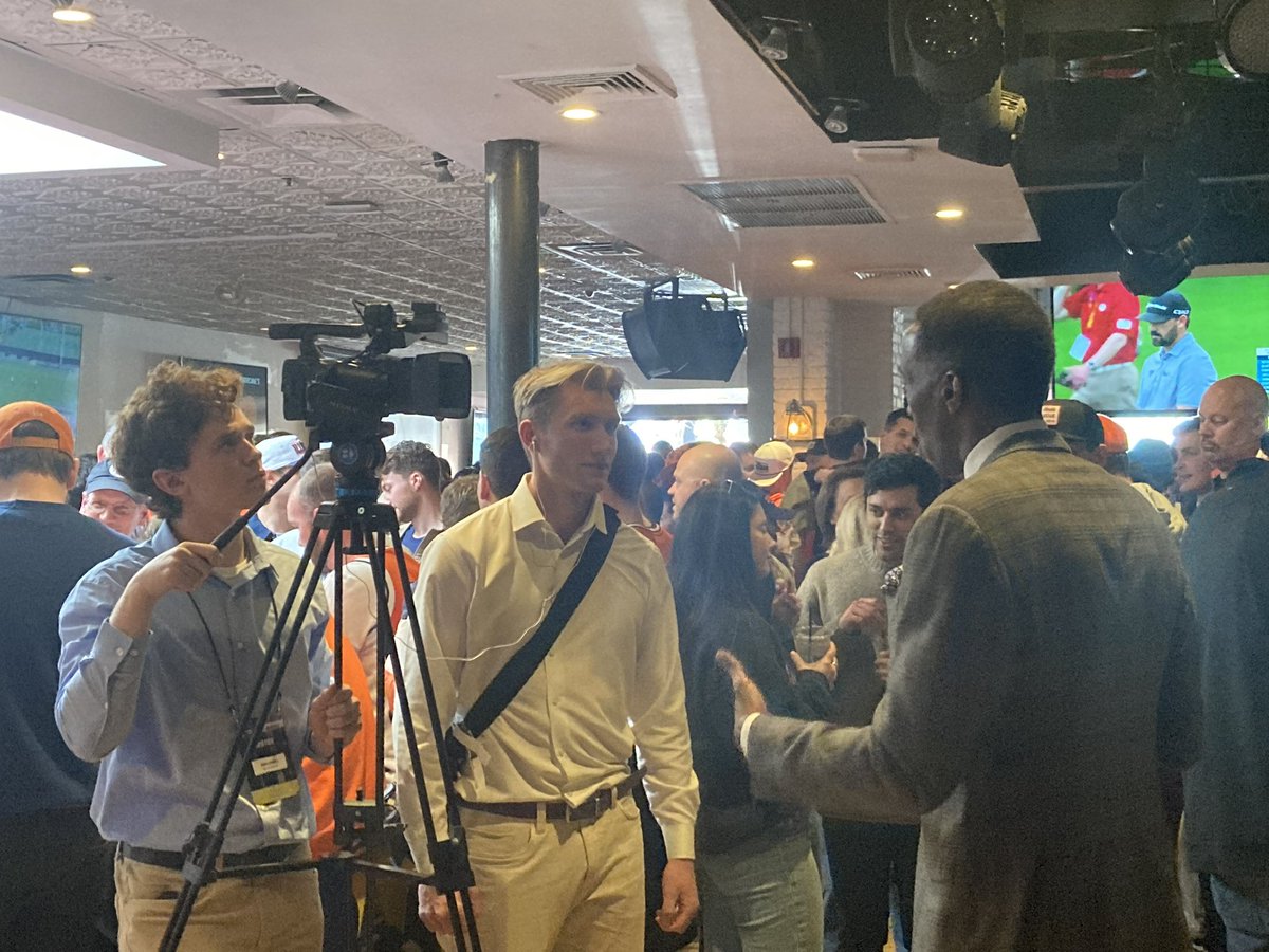 cowell_noah's tweet photo. Our trip to cover the #Illini in Boston is over, and what a journey it was. 

The season didn’t end as we hoped, but in no way does it take away from the history those guys made. Couldn’t have asked to cover a better team or season to finish my college career. 

I-L-L forever🧡💙 https://t.co/HEVdDbT5qE