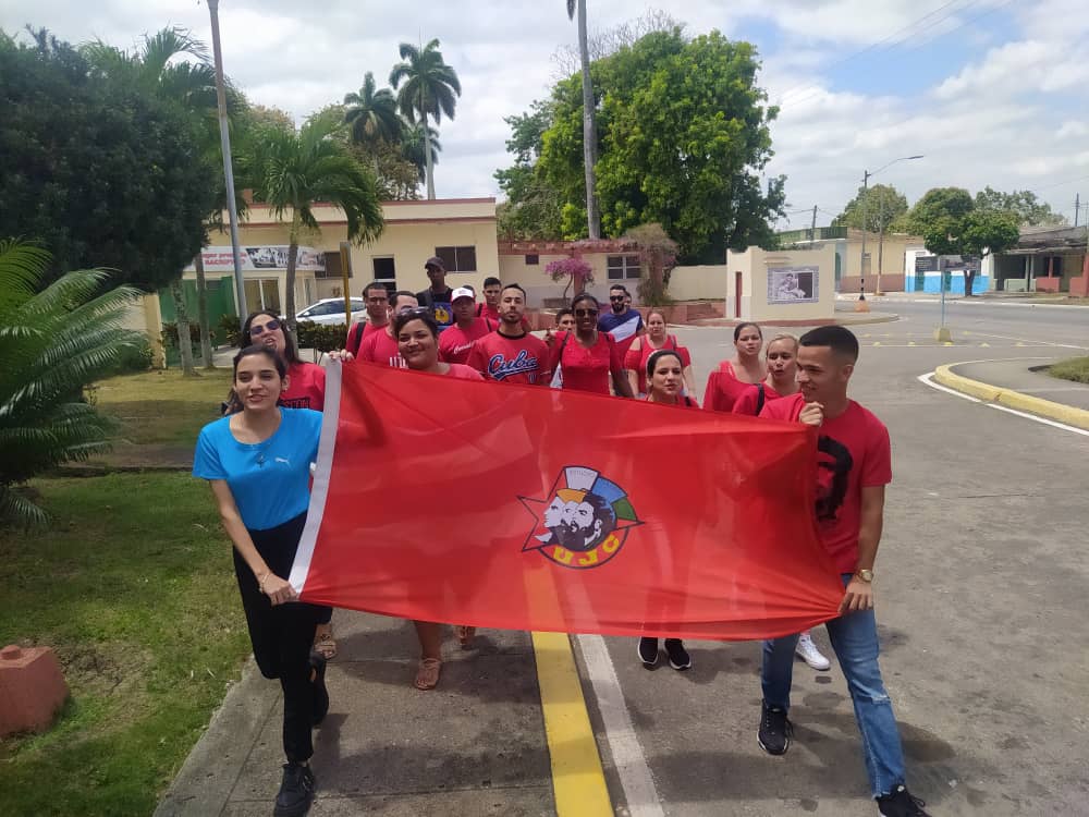 HermesDeCuba's tweet photo. Y ASALTAMOS la sede del Comité Provincial del @PartidoPCC en #VillaClara 💪💪💪🔥🔥🔥 https://t.co/BRGHpmj4nt