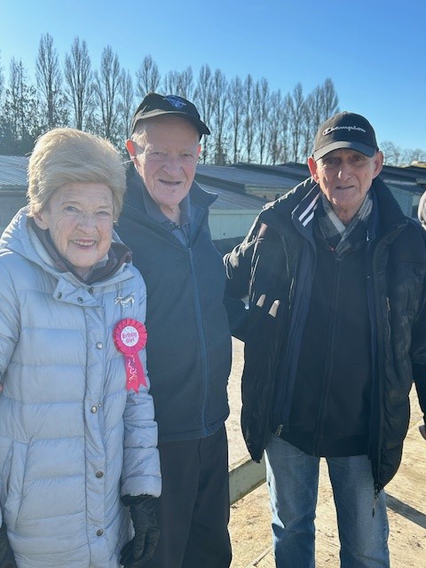 We traded the Easter Bunny for a terrific morning of Spring Training at <a href="/hastingsraces/">Hastings Racecourse</a> today ~ BIG thanks to <a href="/HSTRacingClub/">Hastings Racing Club</a> members &amp; everyone who dropped by &amp; enjoyed coffee &amp; treats at our first <a href="/HBPA_BC/">HBPA BC</a>  'Breakfast with the Horses' for the 2024 season. <a href="/horseracing_bc/">HORSERACING BC</a> ❤️🏇☀️