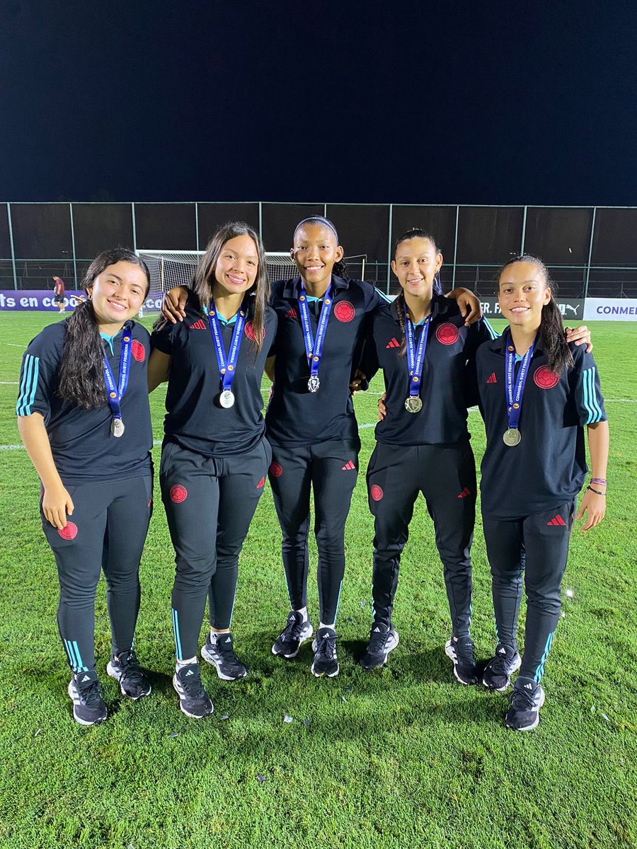 ¡ Orgullo LIFUTBOL VALLE ! 🔴⚪️
Tras su gran participación con la Selección Colombia - FCFSeleccionCol femenina sub17 en el Sudamericano, obtuvieron para 🇨🇴 cupo al Mundial de esta categoría.
Felicitaciones ❤️
Ana María Ruiz
Luisa Agudelo
Sofia Ortiz
Zarhay González
Laura Acevedo