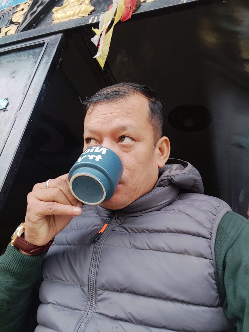 "April 1st" यानिकी झुक्काउने दिन भनी चिनिने दिन  सचेत रहनु होला। आफुले पनि नझुक्काउनु होला। दिन सबैको शुभ रहोस।
   Good morning🙏🙏♥️♥️