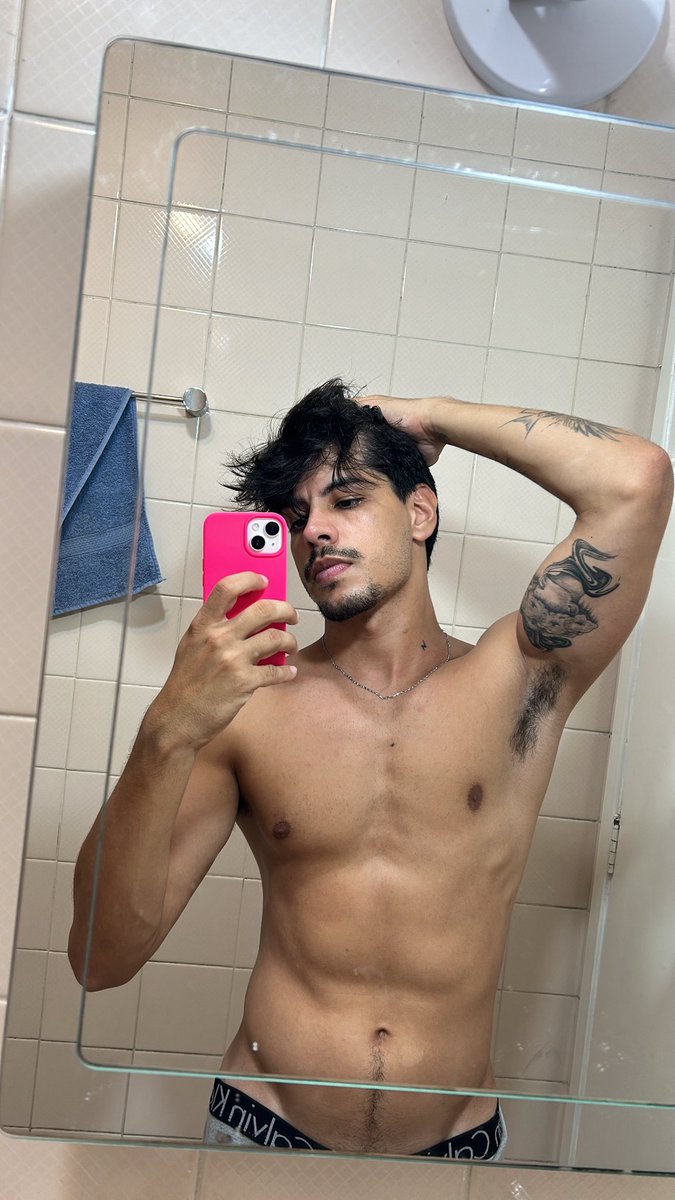 fezaoalves's tweet image. Precisando de tattoos novas