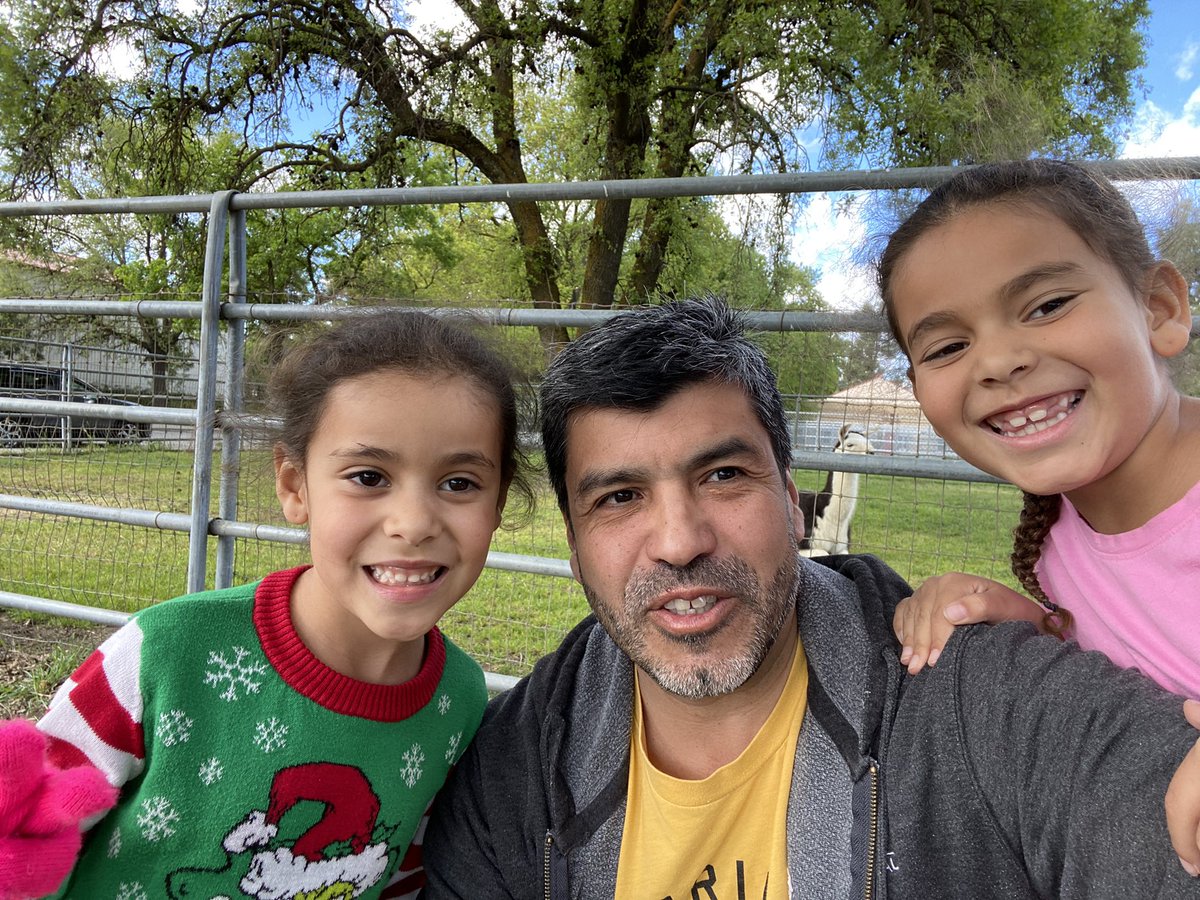 DrContrexin's tweet image. Sending all the luck to mommy (@doctheagrif) for her exciting research presentations on proprioception this week at @Penn and @Harvard! Plus, a third and tougher gig at an elementary school in Boston. You've got this! 💪🍀 #MomPower