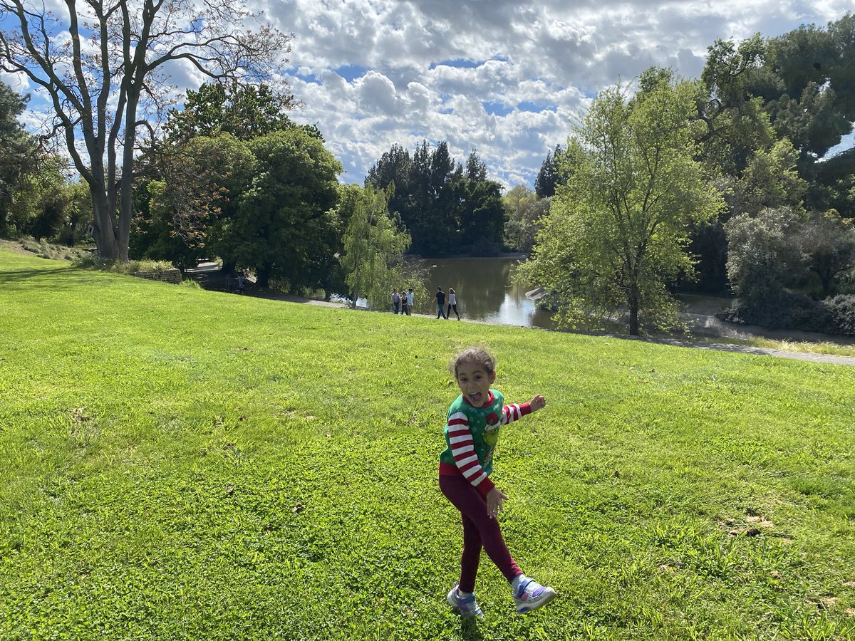 DrContrexin's tweet image. Sending all the luck to mommy (@doctheagrif) for her exciting research presentations on proprioception this week at @Penn and @Harvard! Plus, a third and tougher gig at an elementary school in Boston. You've got this! 💪🍀 #MomPower