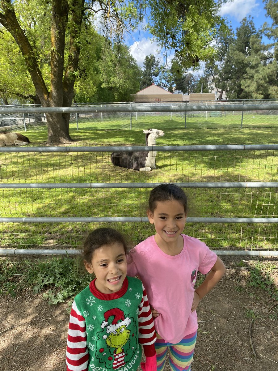 DrContrexin's tweet image. Sending all the luck to mommy (@doctheagrif) for her exciting research presentations on proprioception this week at @Penn and @Harvard! Plus, a third and tougher gig at an elementary school in Boston. You've got this! 💪🍀 #MomPower