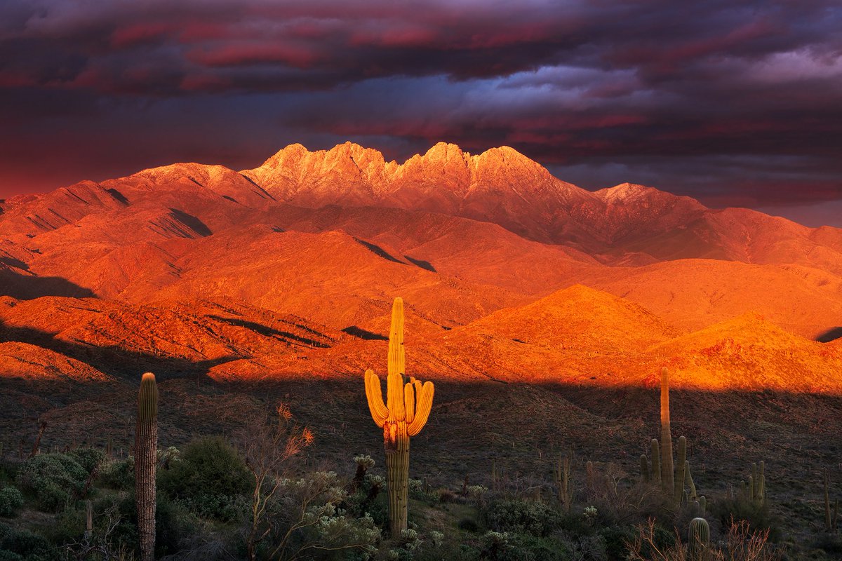 Last week’s storm cleared just in time for the setting sun to illuminate the freshly snow-capped Four Peaks for a brief but spectacular moment. #azwx