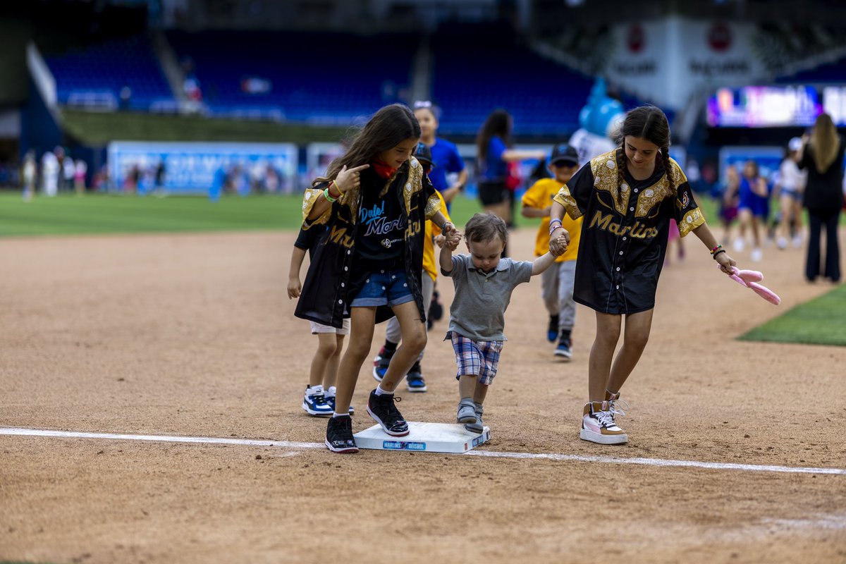 Best thing about Sundays, kids run the bases 🏃‍♂️ 𝘎𝘦𝘵 𝘺𝘰𝘶𝘳 𝘵𝘪𝘤𝘬𝘦𝘵𝘴 𝘯𝘰𝘸 𝘧𝘰𝘳 𝘵𝘩𝘦 𝘯𝘦𝘹𝘵 𝘋𝘪𝘢𝘮𝘰𝘯𝘥 𝘋𝘢𝘴𝘩 𝘚𝘶𝘯𝘥𝘢𝘺: marlins.com/tix