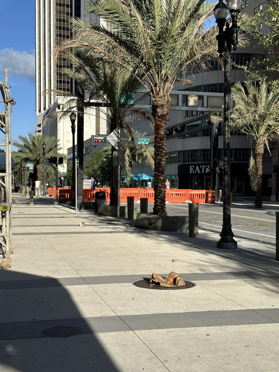 fheraceves's tweet photo. @downtownMIA The whole Flagler street renovation project looks good, perhaps you should consider a cleaning program and more trash bins available, same for Vizcayne boulevard before it all ends up in the oceans 🌊 @MiamiDadeCounty #miami #onlyindade https://t.co/vZ6BXN7qox