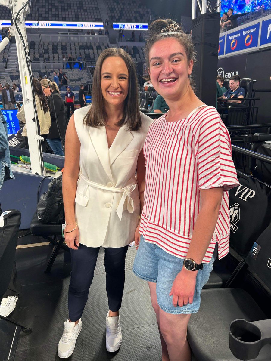 Super awesome meeting @Neroli_Meadows after yesterdays @NBL game 5 decider Love the incredible work she does.