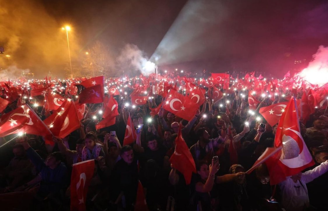 nesrinulusu's tweet image. Ülkemiz için hayırlı uğurlu olsun… Bu ülkenin tüm vatandaşları huzuru, refah içinde yaşamayı hak ediyor. Birlik ve beraberlik ruhu içinde olmanın bilinciyle güzel yarınlarımız olsun…