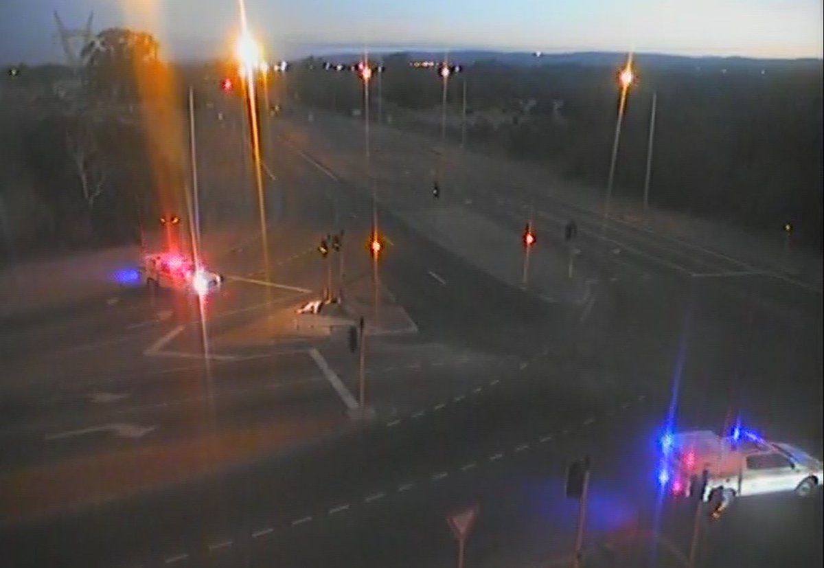 Perth_Traffic's tweet photo. UPDATE
BUSHFIRE – ROE HIGHWAY CLOSED BETWEEN GREAT EASTERN HIGHWAY AND THE BYPASS, HELENA VALLEY
Police and DFES  on site
Allow for extra travel time and consider an alternate route
#perthtraffic https://t.co/9PVfGLI40f https://t.co/tTXQ5SAIe1