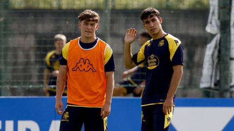 Tw Depor (@twrcdeportivo) on Twitter photo Hoxe debutaron connosco dúas das perlas da canteira do noso clube.
Martín Ochoa e Diego Gómez ficharon polo equipo para xogar a #TwitterClubesProCup aínda que non puideron disputala.
Gran actuación dos dous no día de hoxe contra <a href="/TwRayoFC/">Tw Rayo FC ⚡⚽</a>
Grazas <a href="/martin8a9/">Martín</a> <a href="/DiegoGomeez2004/">Diego Gomez</a> !! Hoxe debutaron connosco dúas das perlas da canteira do noso clube.
Martín Ochoa e Diego Gómez ficharon polo equipo para xogar a #TwitterClubesProCup aínda que non puideron disputala.
Gran actuación dos dous no día de hoxe contra <a href="/TwRayoFC/">Tw Rayo FC ⚡⚽</a>
Grazas <a href="/martin8a9/">Martín</a> <a href="/DiegoGomeez2004/">Diego Gomez</a> !!