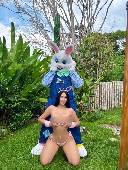 El conejito se puso travieso, disfr&uacute;talo en mi azul!! 😈🥕😊🐰💦🔥👇🏻👇🏻 https://t.co/65m4m0xSic https://t.c