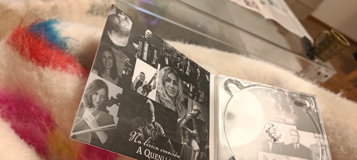 beni_salgado's tweet photo. 🎗️Este #Afala é o primeiro dos poemas de #AvelinoDíaz musicados por #AQuenlla no seu álbum "Na lírica emoción" publicado o ano pasado. Detrás están o empeño de #MeroIglesias e de catro asociacións culturais chairegas. "Afalar" ten o sentido figurado de "animar, avivar, incitar". https://t.co/r51idKsCAV