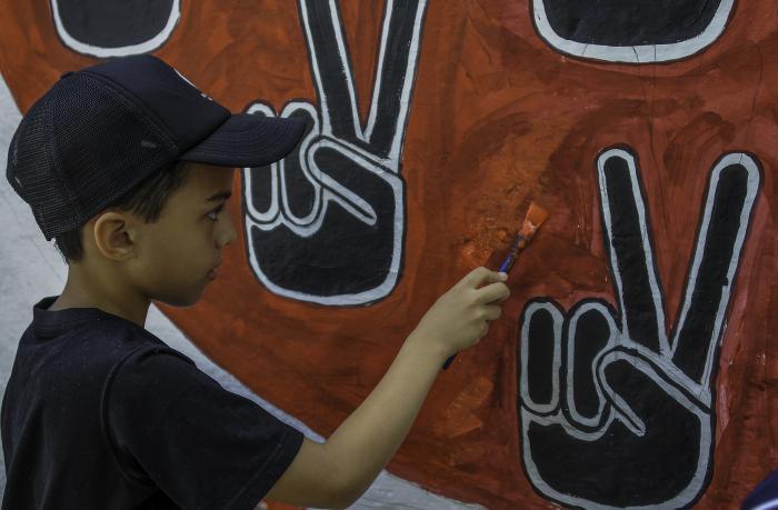 AylinAlvarezG's tweet photo. Del amor y de la solidaridad nació un mural a la vista de todos, en la capitalina calle Paseo y 21. En el Día de la Tierra Palestina, con este noble gesto, nuestro artistas denunciaron  el genocidio que comete Israel contra   el pueblo palestino. #FreePalestine https://t.co/hZ2xEUKhhp
