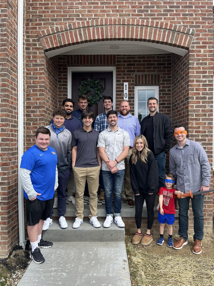 Great having some the specs and TE’s join us at church and eat at the house‼️ shoutout @Stayoung_12 can’t wait to get better this week #H2P