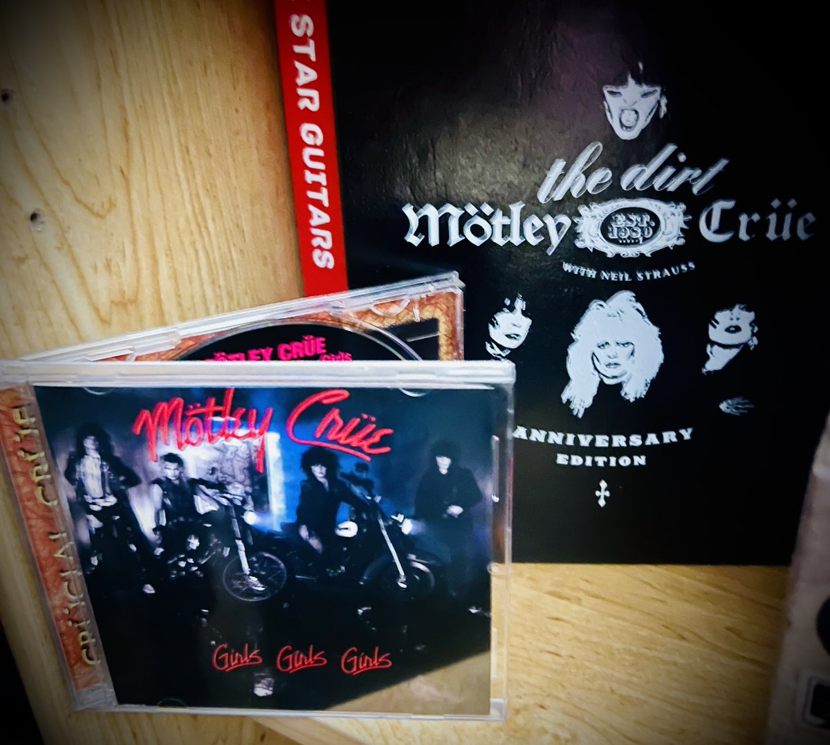 It’s been a tiring day time to kick back, relax and prepare for the work week! I hope everyone had a kick ass easter!
👯‍♀️👯‍♀️👯‍♀️👯‍♀️👯‍♀️
🔈🎶🤘😎🤘
🏍️🏍️🏍️🏍️🏍️

#NowPlaying #MötleyCrüe #GirlsGirlsGirls #PhysicalMusic