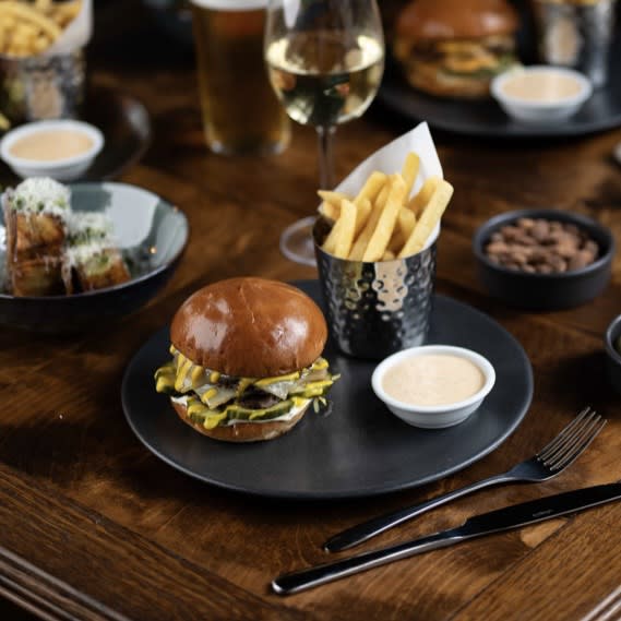 BullHighgate's tweet photo. 🍴 Exciting news from The Bull in Highgate! 🍔🥗 Introducing our mouthwatering new menu featuring delectable starters, hearty mains, and irresistible desserts! Come taste the deliciousness! 
#NewMenu #TheBullHighgate #FoodieHeaven #Foodie #FoodPorn #Foodgasm #Delicious #Highgate https://t.co/6zckIBrGCL