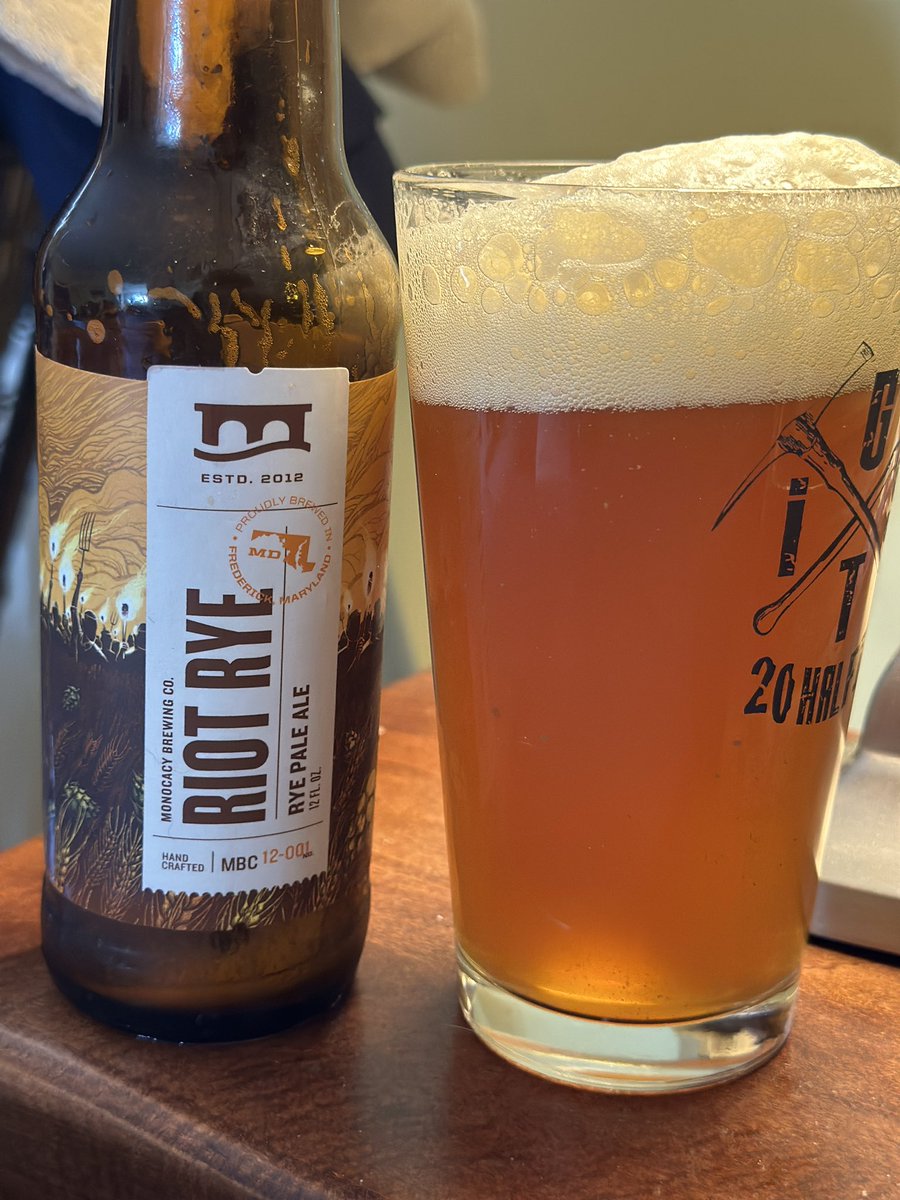 Love me a Rye IPA… thinking this may he my last bottle off a @MonocacyBrewing sixer I bought last fall. Yum. #beer #bière #пиво #cerveja #cervesa #cerveza #craftbeer #BeerForStrangeClimates
