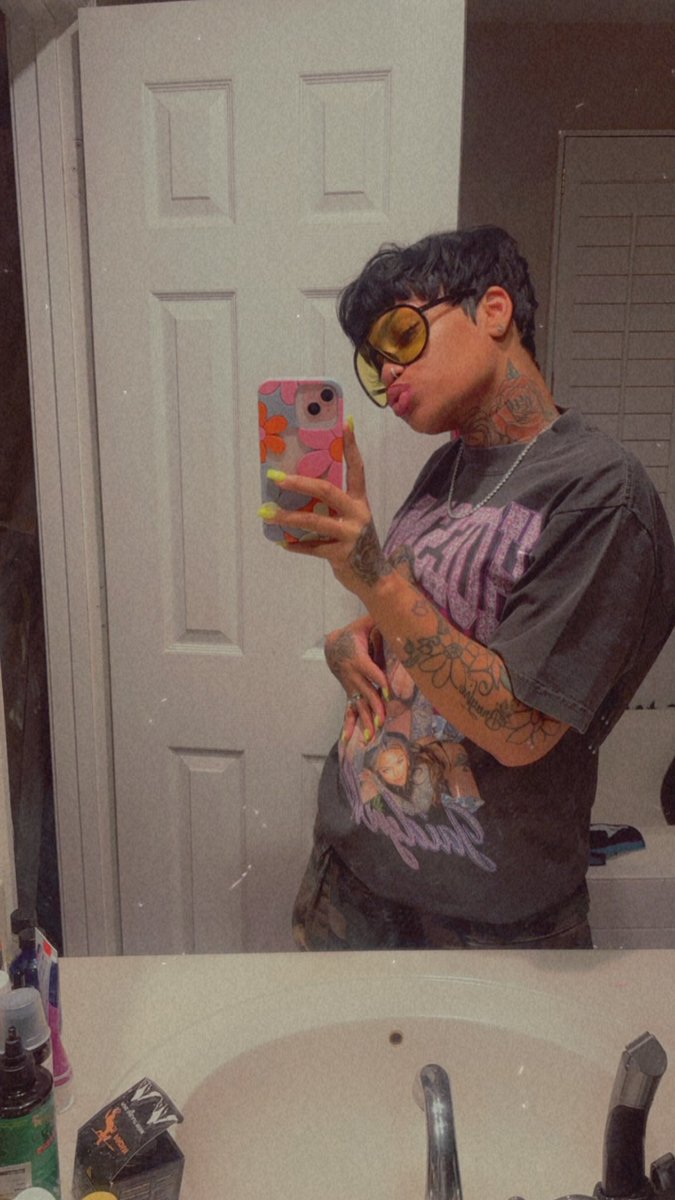 MaliiDaMrs's tweet photo. Regular day Im more chiller than YallβοΈ @jaidynalexxis #HoesMadJaidynMusic #GotMilf https://t.co/YT2eoUkXcg