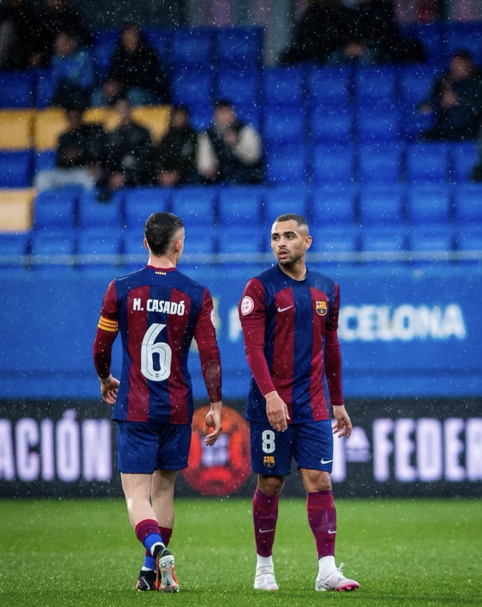 GxlDePaulinho's tweet photo. ‼️ INICIATIVA BARÇA B‼️

Este fin de semana no juega el Barça pero sí juega el segundo equipo. Los chavales llevan 11 partidos sin perder y están luchando por el ascenso.

Juegan este sábado/domingo en el Johan Cruyff. Las entradas cuestan 11€. 

VAMOS TODOS. Hay que llenar. https://t.co/n3eePR102t
