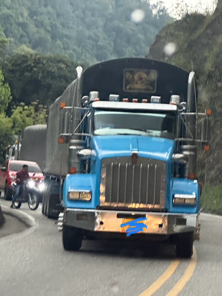 wilmergcamara's tweet photo. Trancones de hasta 2 horas hoy domingo en la vía nacional Cúcuta a ocaña por la cantidad de tractocamiones y eso que había plan retorno. Una vergüenza el trabajo de @InviasOficial @MinTransporteCo @PoliciaColombia esperemos no ocurra nada que lamentar https://t.co/0htvpuPaIR