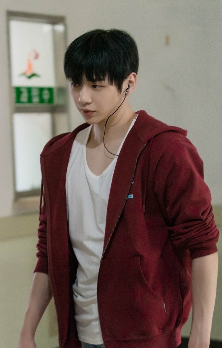 PssTriiish's tweet image. OngSeongwu and KangDaniel has started filming an action thriller bl series #ScienceisUs "A webtoon adaptation where Seongwu is a detective who tries to investigate the unknown disappearance of the students from his university, while Daniel is a working +