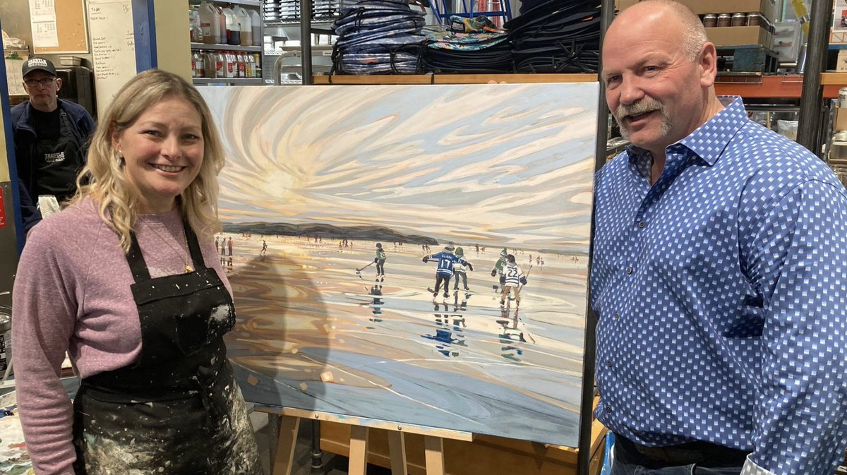 ClubWps's tweet photo. 🌟 Exciting Raffle Alert! 🌟
🎨 1st: An Original Jessica Vergeer Painting 🏒
Experience the breathtaking vista of the Big Sound, a masterpiece by the talented Jessica Vergeer &amp; legends of the Toronto Maple Leafs Alumni.
🏆 2nd/3rd: TMLA Jerseys
https://t.co/LdYkzymYBe https://t.co/0sK2NRHpAy