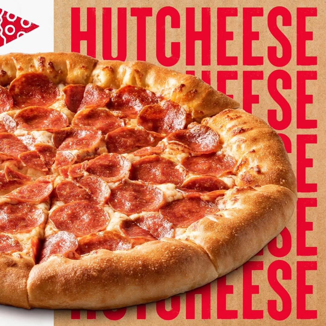 Sigue compartiendo y disfrutando desde el centro comercial más divertido. Ordena una hut cheese de @PizzaHutRD para ti y los tuyos. #NivelFeria