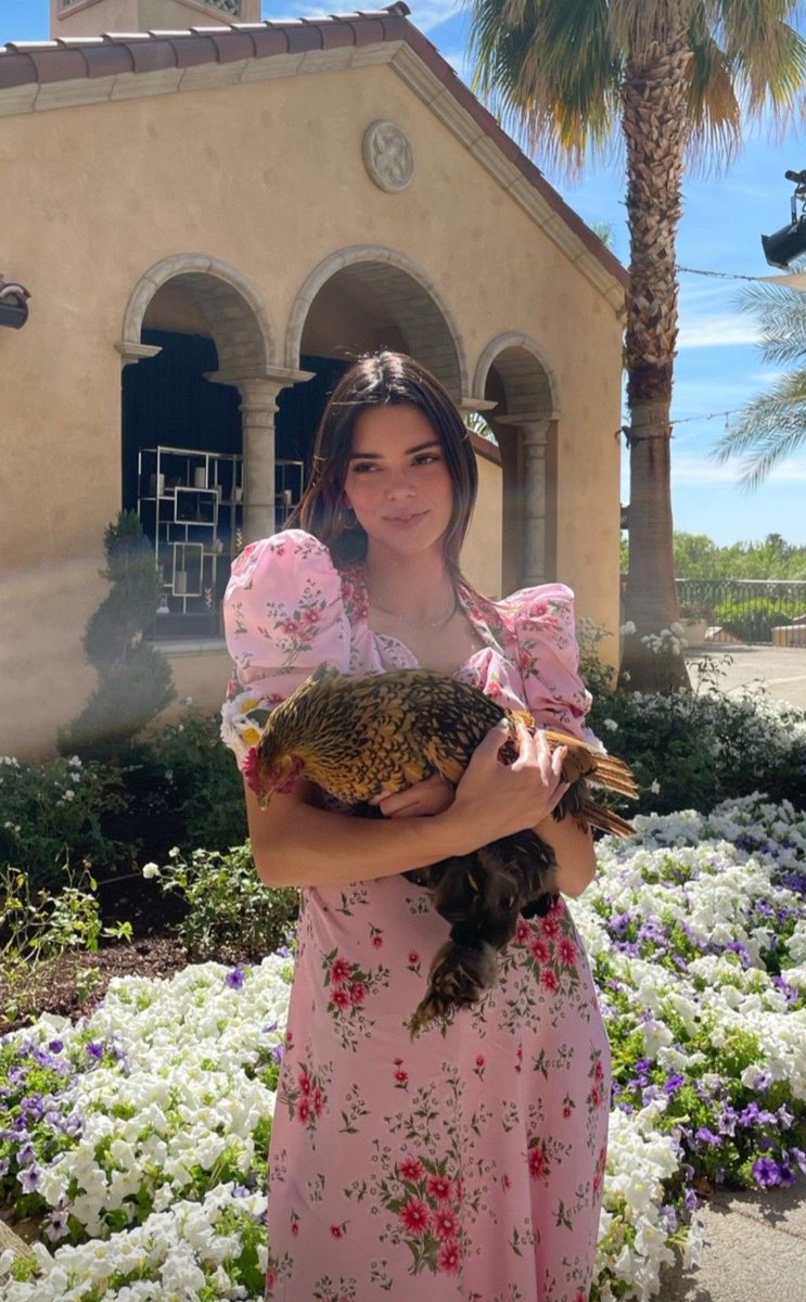 1999vogue's tweet photo. a kendall jenner easter https://t.co/E3XSBjFQIb