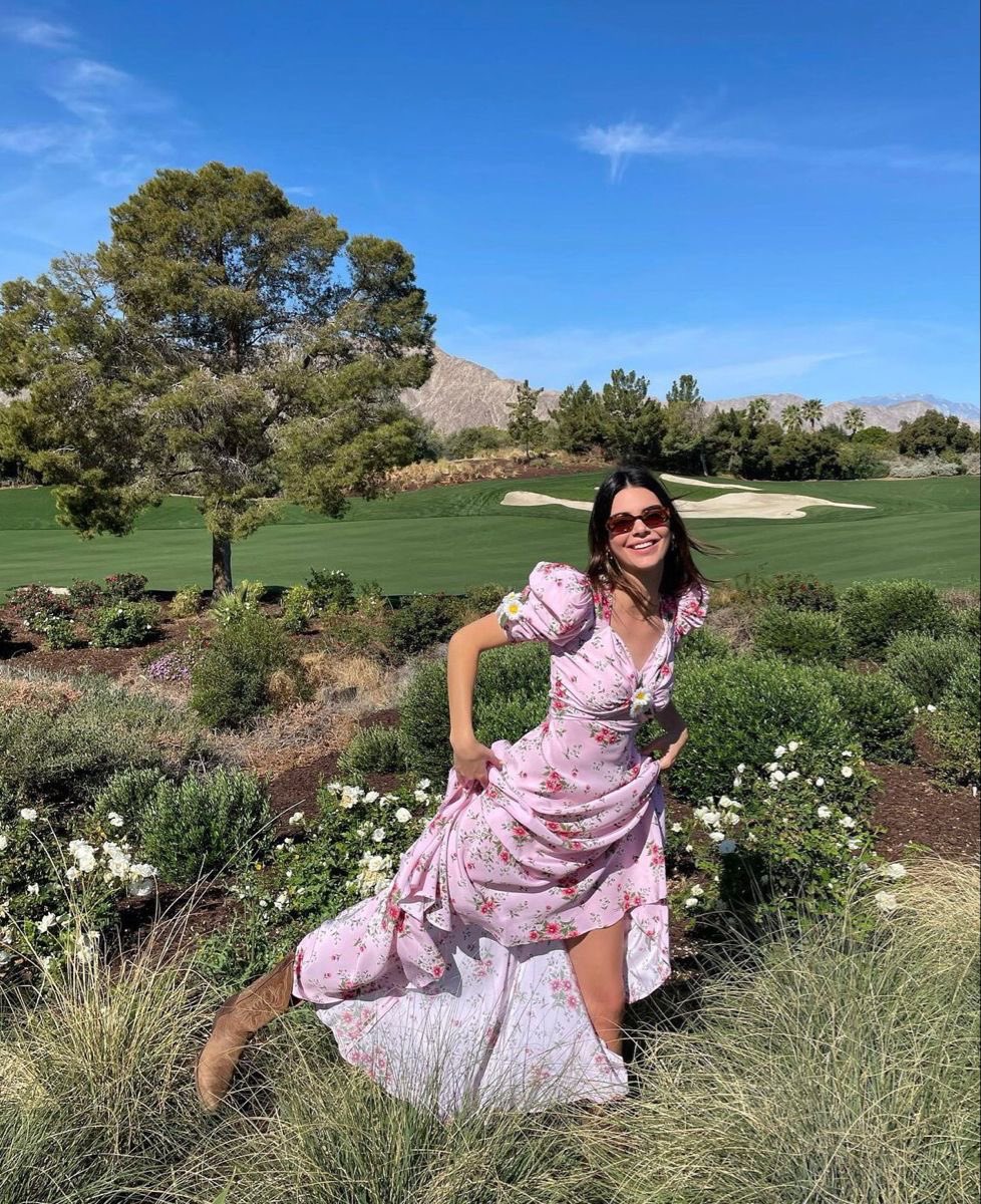 1999vogue's tweet photo. a kendall jenner easter https://t.co/E3XSBjFQIb