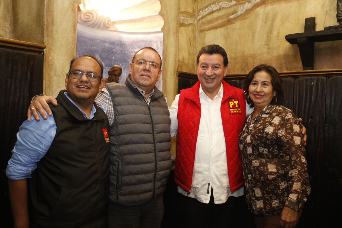 ¡#Zimapán nos abrió las puertas con un recibimiento espectacular! La unidad hacia la 4T es innegable. Con <a href="/Claudiashein/">Claudia Sheinbaum Pardo</a> a la cabeza y Javier Vazquez Calixto como nuestro comisionado político nacional, #PodemosHacerlo. ¡Juntos consolidaremos el cambio que nuestro país necesita!