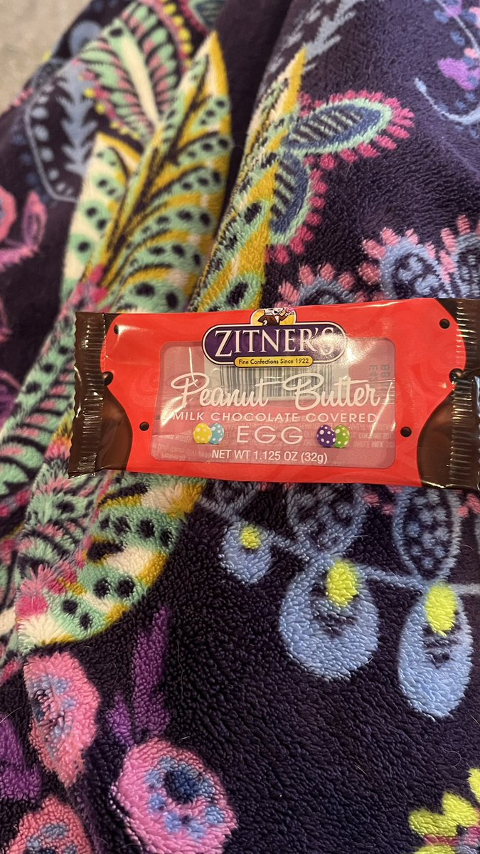 jmh2453's tweet photo. @ZitnersCandy  getting ready to give my family some Peanut Butter Eggs and I have a bag with sealed empty individual bags!  #wecandobetter https://t.co/2UjU9RTwRC