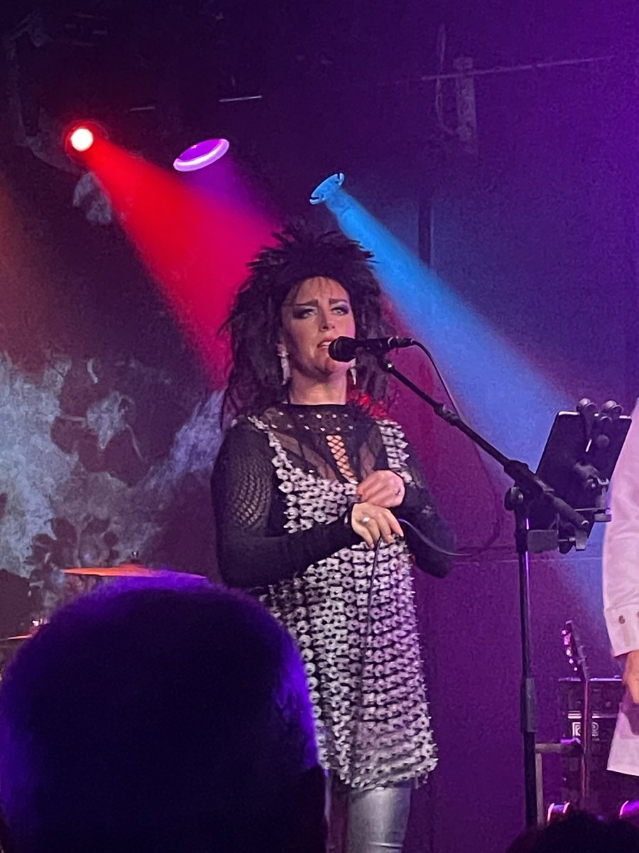 OMG what an incredible way to spend Easter Sunday evening. Thanks to @TheCureheads and Siouxsie and the Budgiees. Just brilliant. Had the time of our lives. Thanks also to @twforum - we need you so much.