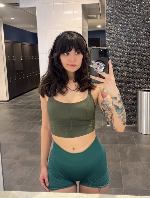 hi I&rsquo;m sweaty https://t.co/Wn7MQS6s7y