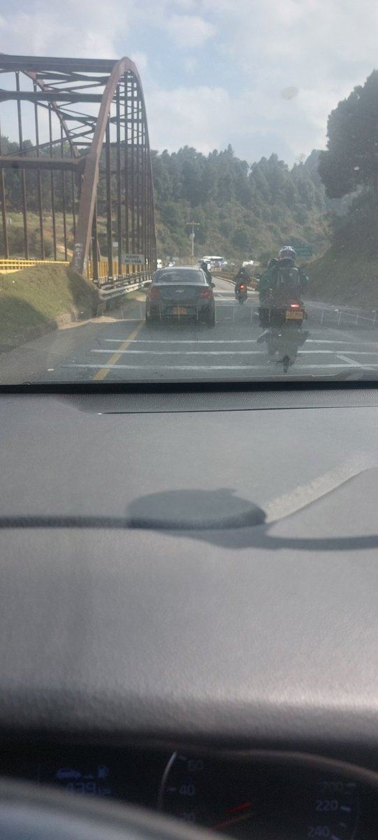 FernandoFagua10's tweet photo. @JorgeEmilioRey Gobernador el plan no está funcionando por ninguna vía #Tunja #Bogotá los magos de @BTSAutovia estropearon la movilidad con unos reductores de velocidad antes del puente del sisga 27 km de #tranco ,en años funcionó sin ninguna accidente considerable porque ahora https://t.co/toCN7IvDFx