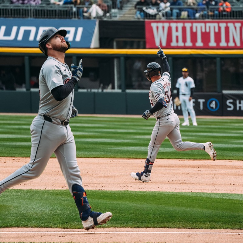 tigers's tweet photo. How sweep it is!