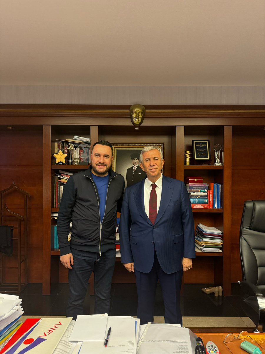 Millet iradesini gösterdi.

Ankara’da tarihi bir zafer kazanan büyüğümüz Sayın Mansur Yavaş ve kıymetli ağabeyim müstakbel Keçiören Belediye Başkanı Mesut Özarslan’ı yürekten tebrik ediyorum.

Ankaramıza hayırlı olsun. <a href="/mansuryavas06/">Mansur Yavaş</a> <a href="/OzarslanMesut/">Dr. Mesut Özarslan</a> <a href="/atila_celik06/">Atila Çelik</a>