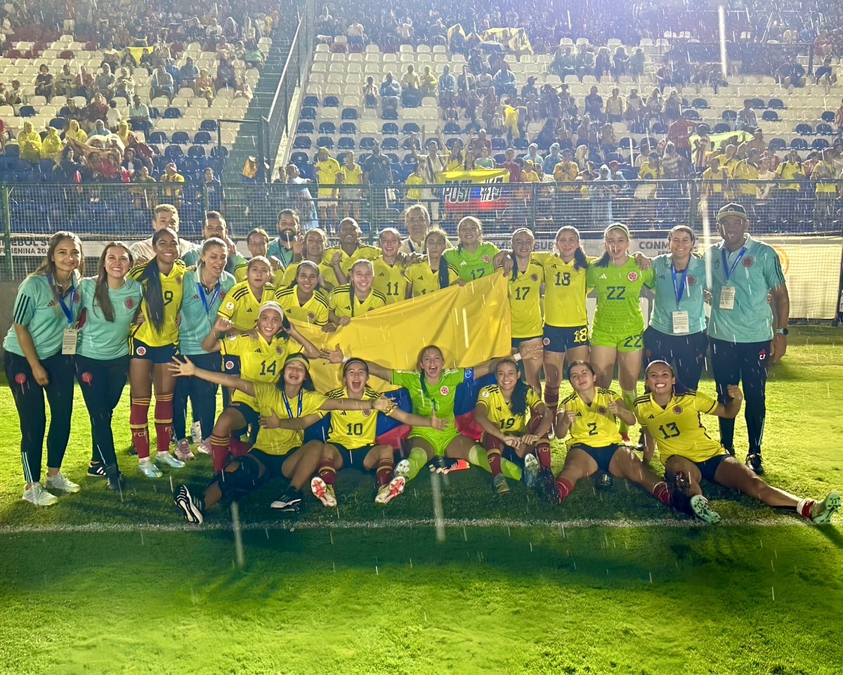 FCFSeleccionCol's tweet photo. 📸 ¡𝐔𝐧𝐚 𝐚𝐥𝐞𝐠𝐫𝐢́𝐚 𝐌𝐔𝐍𝐃𝐈𝐀𝐋! 🤩

𝐸𝑠 𝑎𝑚𝑜𝑟, 𝑒𝑠 𝑎𝑚𝑜𝑟, 𝑙𝑜 𝑞𝑢𝑒 𝑠𝑖𝑒𝑛𝑡𝑜, 𝑒𝑠 𝑎𝑚𝑜𝑟, 𝑒𝑠 𝑎𝑚𝑜𝑟 𝑡𝑜𝑑𝑜 𝑙𝑜 𝑞𝑢𝑒 𝑠𝑖𝑒𝑛𝑡𝑜 𝑝𝑜𝑟 𝑣𝑜𝑠 𝑪𝑶𝑳𝑶𝑴𝑩𝑰𝑨

💛💛💙❤️

#TodosSomosColombia 🇨🇴 https://t.co/nxvTQPykRh