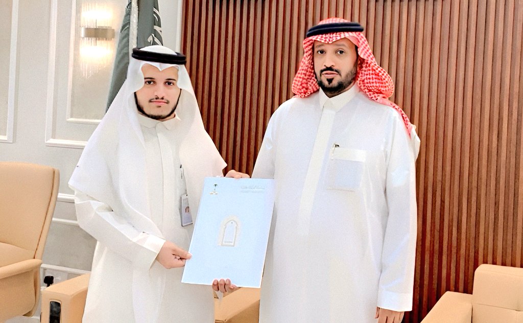 دشين محافظ #فيفاء المهندس صالح بن علي القحطاني البرامج الدعوية المصاحبة لمبادرة السعودية الخضراء التي ينفذها مركز الدعوة بالمحافظة والتي تهدف للتوعية وحماية البيئة وتفعيل برامج الاستدامة لتحسين جودة الحياة